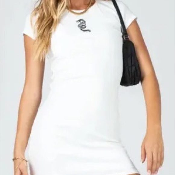 Princess Polly White Dragon Ribbon Scoop Neck Tee Dress Size 4 - Picture 2 of 5